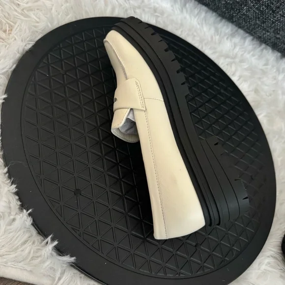 Quince Italian Leather Lug Sole Loafers in Bone with Black Soles Size 7 - Picture 10 of 16